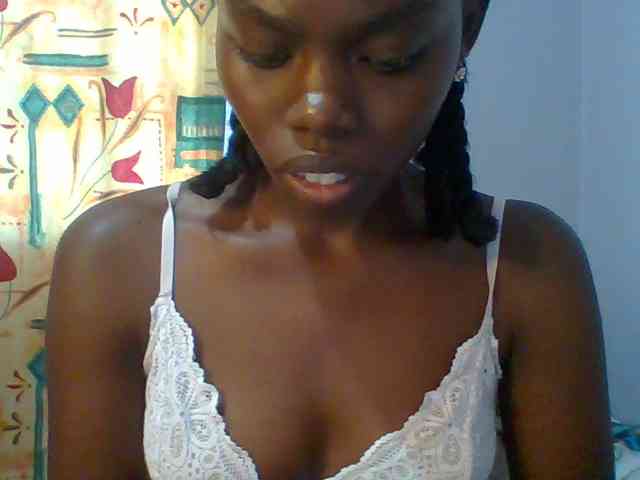Sweet-petite webcam