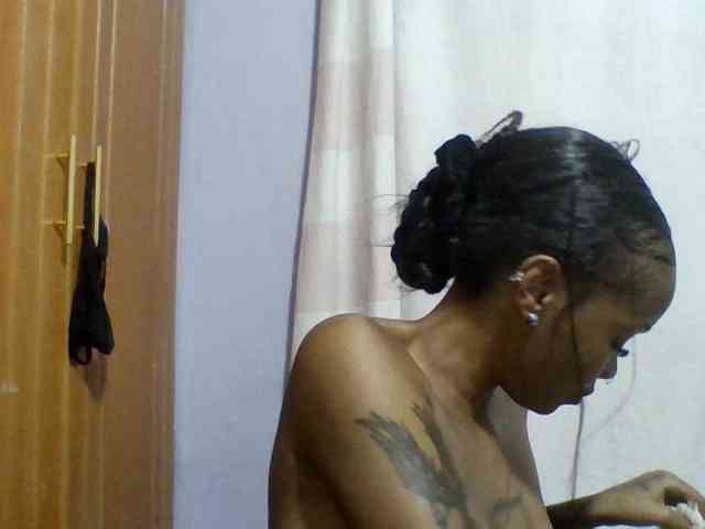 Sweet-petite webcam