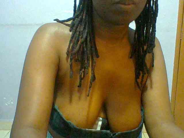 Sweet-petite webcam