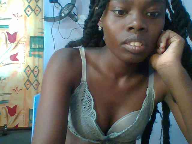 Sweet-petite webcam
