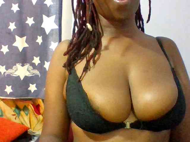 Sweet-petite webcam