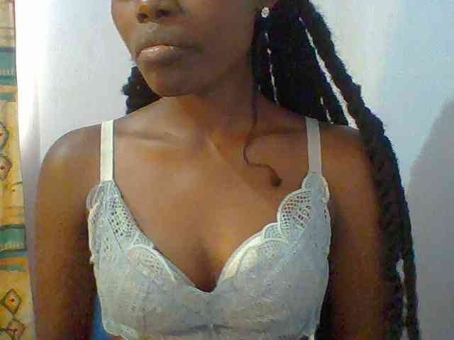 Sweet-petite webcam