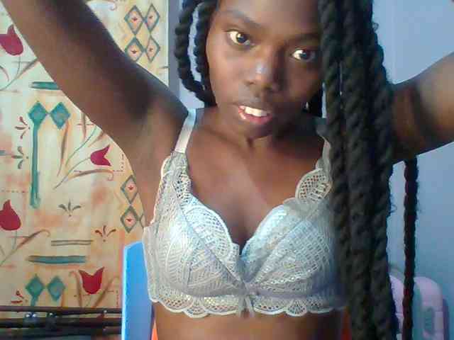 Sweet-petite webcam