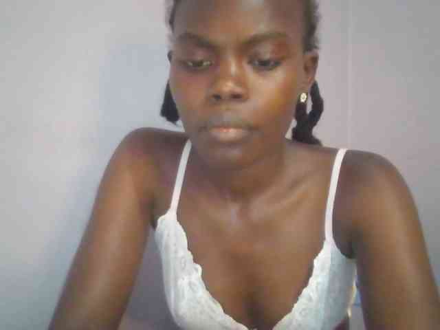 Sweet-petite webcam