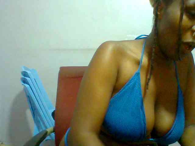 Sweet-petite webcam
