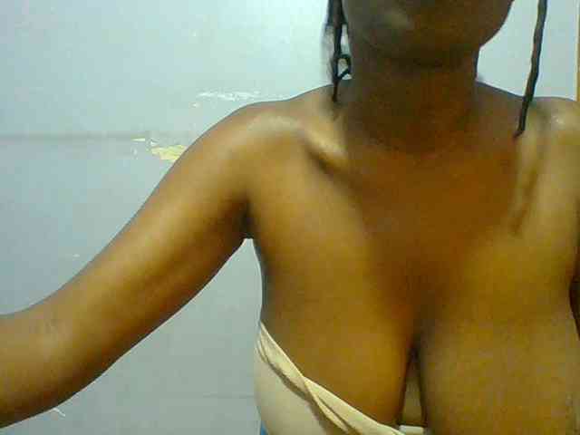 Sweet-petite webcam