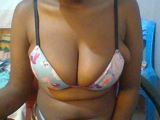 Sweet-petite webcam