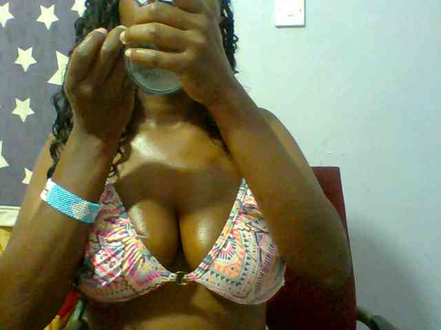 Sweet-petite webcam