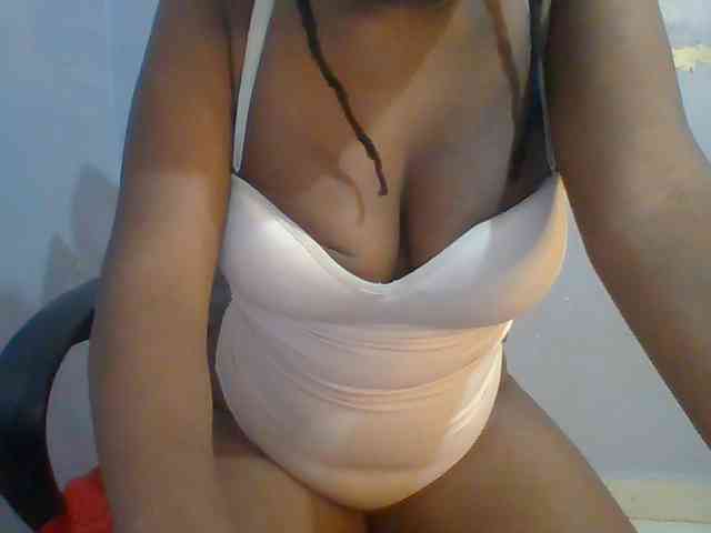 Sweet-petite webcam