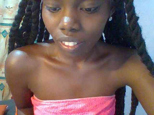 Sweet-petite webcam