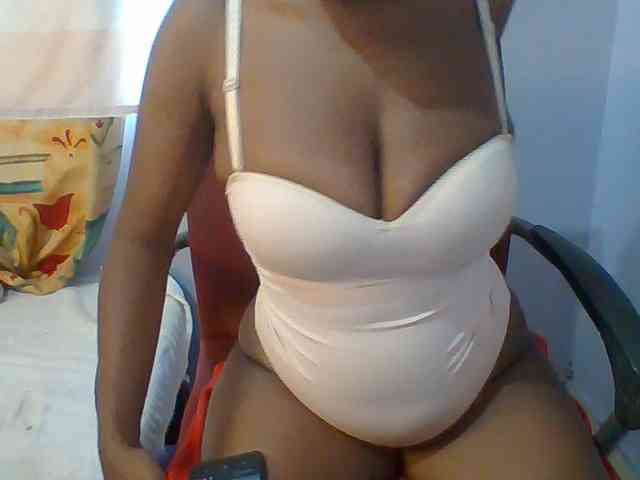 Sweet-petite webcam