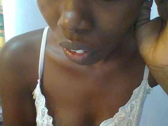 Sweet-petite webcam