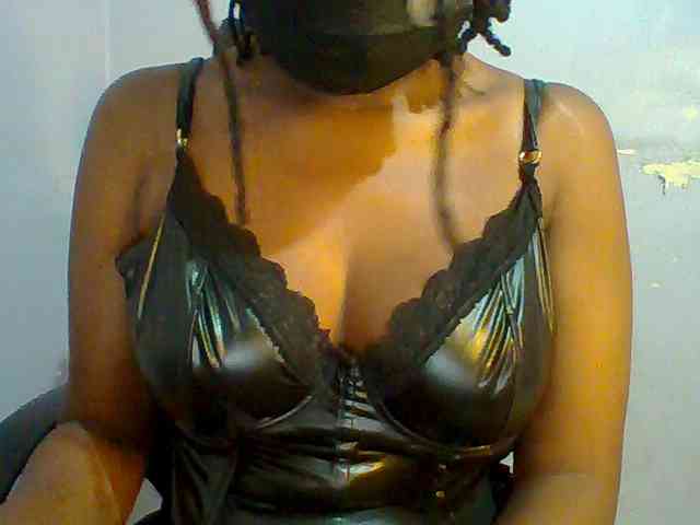 Sweet-petite webcam