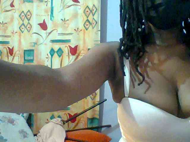 Sweet-petite webcam