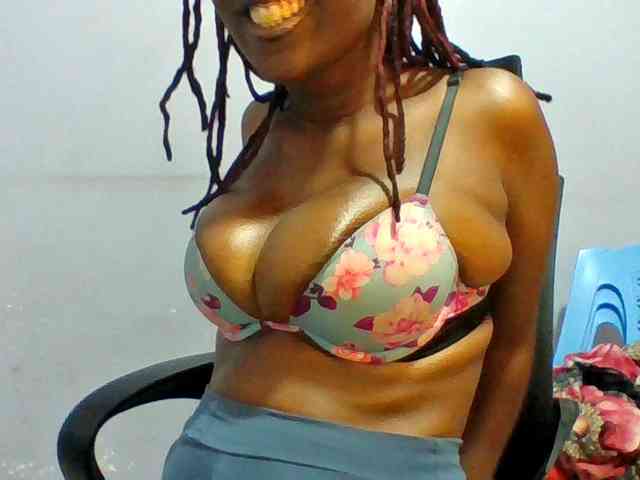 Sweet-petite webcam
