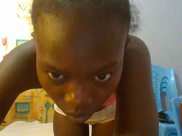 Sweet-petite webcam