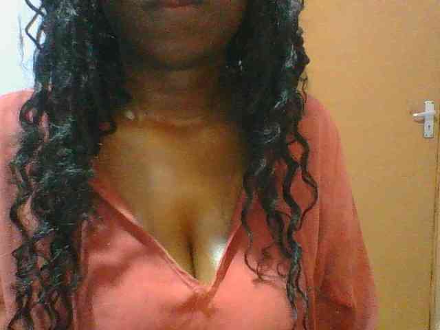Sweet-petite webcam