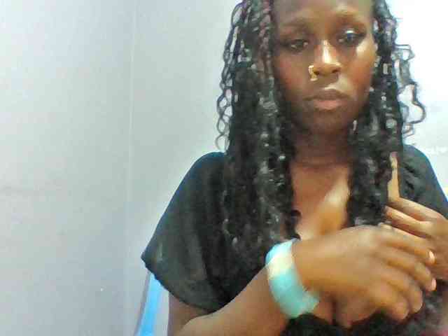 Sweet-petite webcam