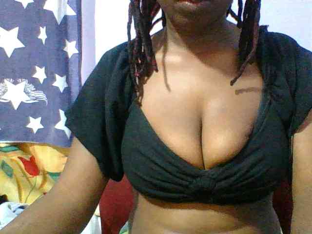 Sweet-petite webcam