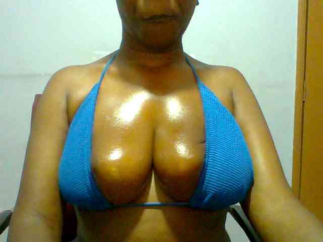Sweet-petite webcam