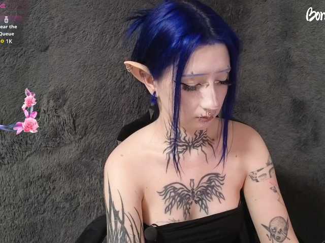 YoungAlice1 live cam on BongaCams