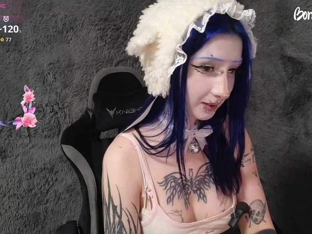 YoungAlice1 live cam preview
