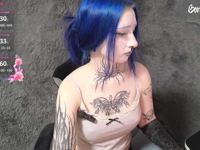 YoungAlice1 live cam on BongaCams