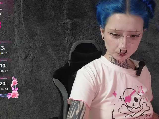 YoungAlice1 live cam on BongaCams