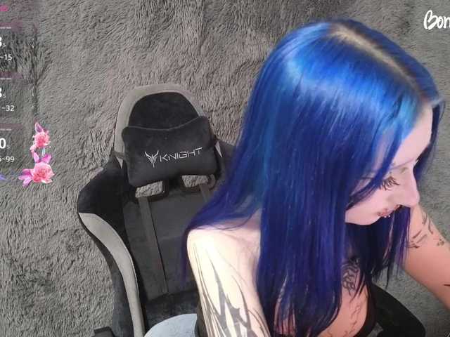YoungAlice1 live cam on BongaCams