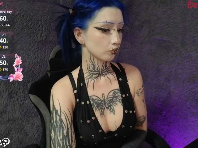 YoungAlice1, en directo ahora en BongaCams