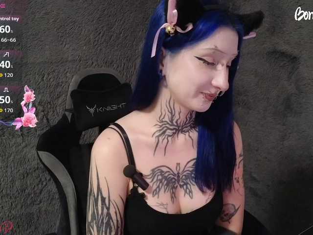 YoungAlice1 live cam on BongaCams