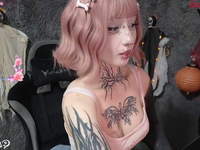 YoungAlice1 live cam on BongaCams