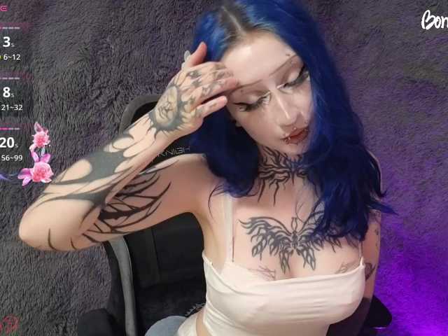 YoungAlice1 live cam on BongaCams