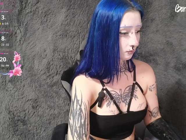 YoungAlice1 live cam on BongaCams