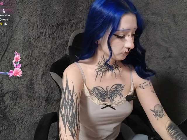 YoungAlice1 live cam on BongaCams
