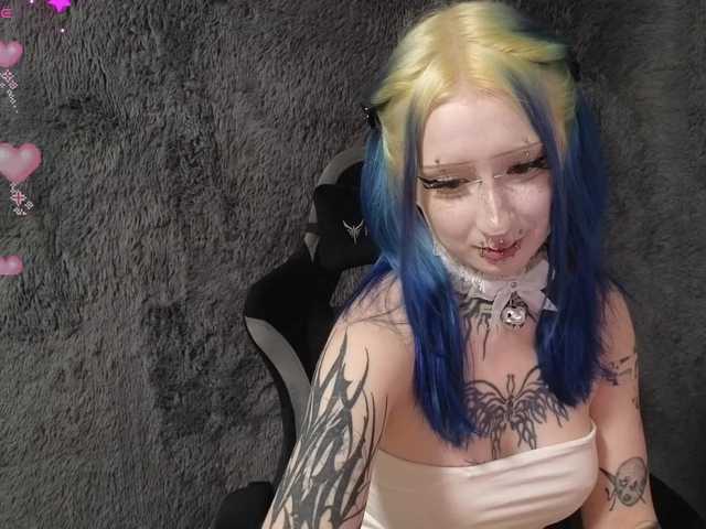 YoungAlice1 live cam on BongaCams