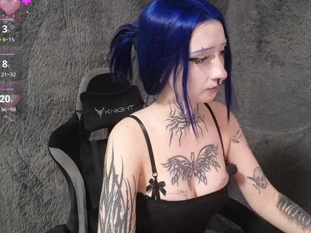 YoungAlice1 live cam on BongaCams