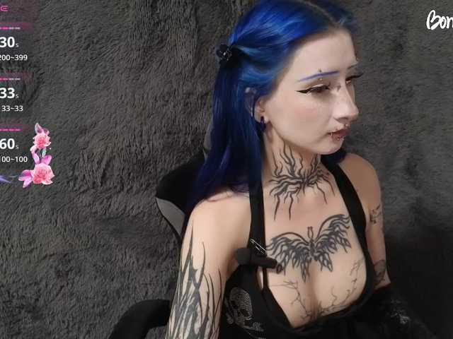 YoungAlice1 live cam on BongaCams