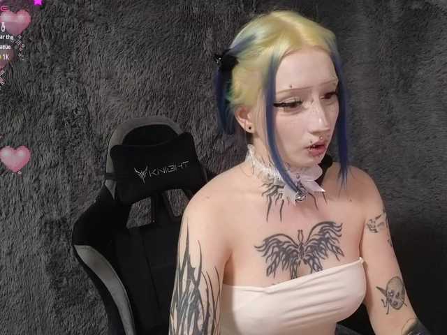 YoungAlice1 live cam on BongaCams