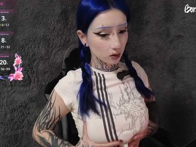 YoungAlice1 live cam on BongaCams