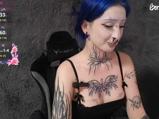 YoungAlice1 live cam on BongaCams