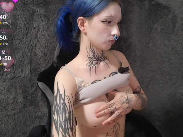 YoungAlice1 live cam on BongaCams