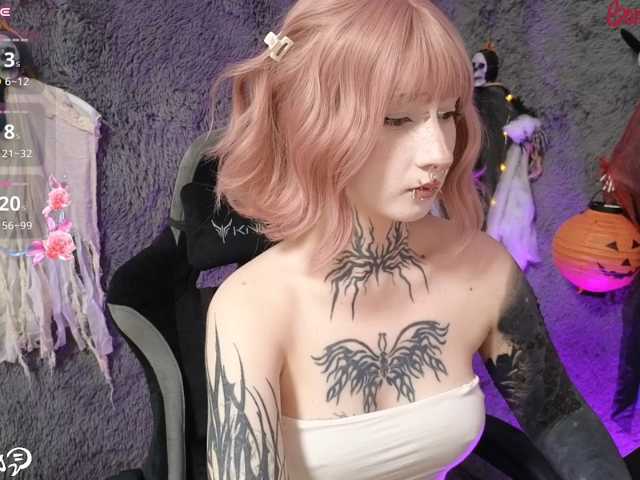 YoungAlice1 live cam on BongaCams