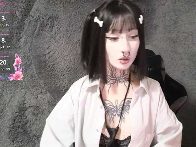 YoungAlice1 live cam on BongaCams