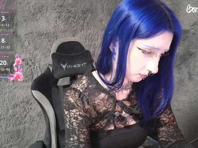 YoungAlice1 live cam on BongaCams
