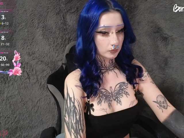 YoungAlice1 live cam on BongaCams