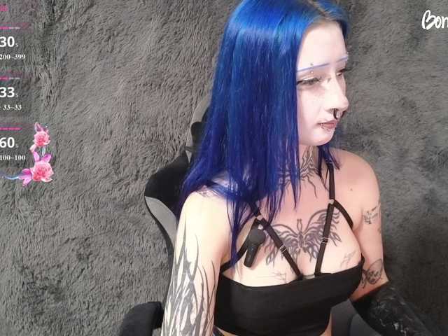 YoungAlice1 live cam on BongaCams