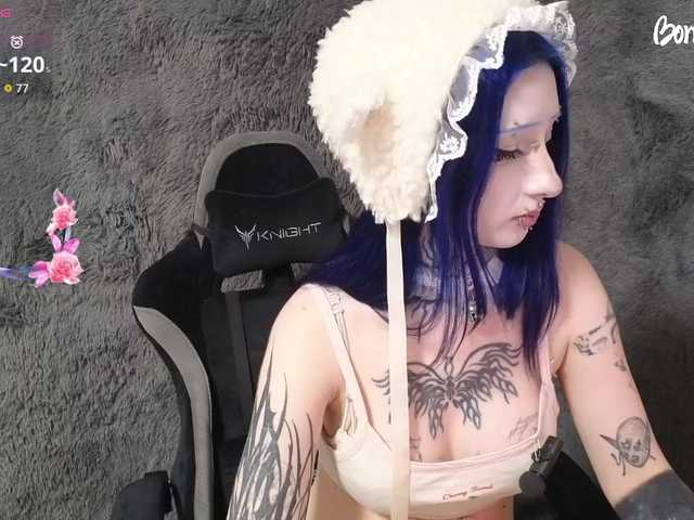 YoungAlice1 live cam preview