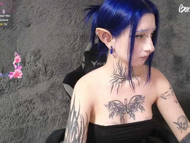 YoungAlice1 live cam on BongaCams