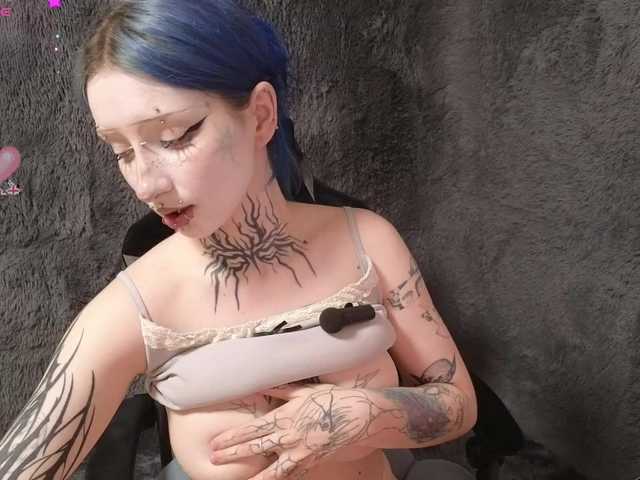 YoungAlice1 live webcam show